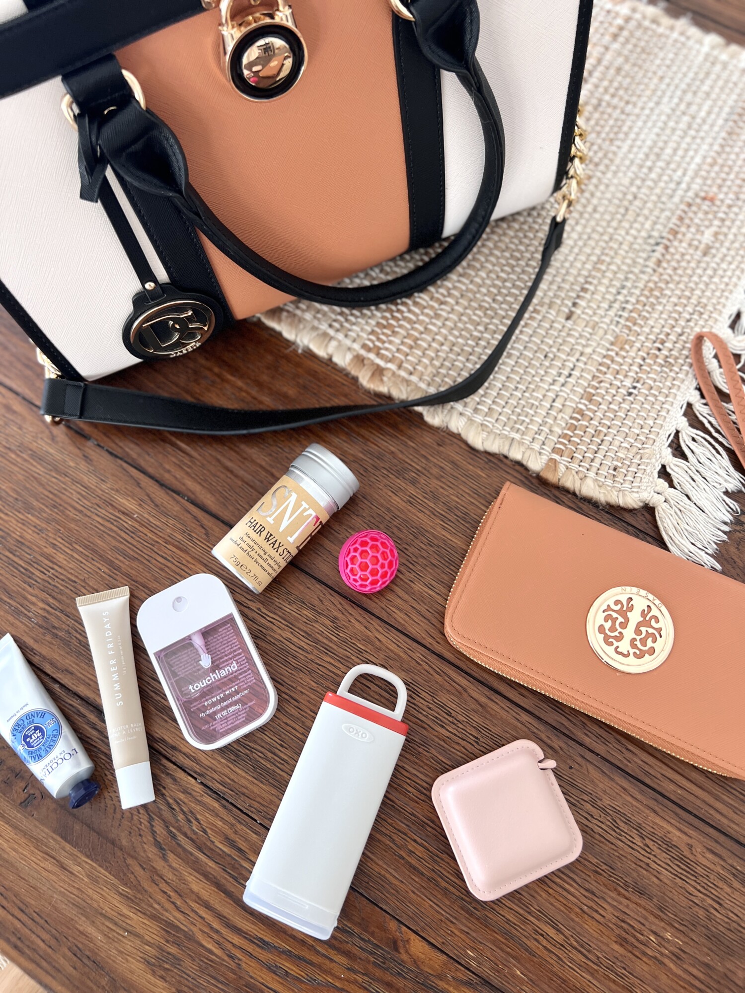 Amazon Purse Essentials Everything Envy