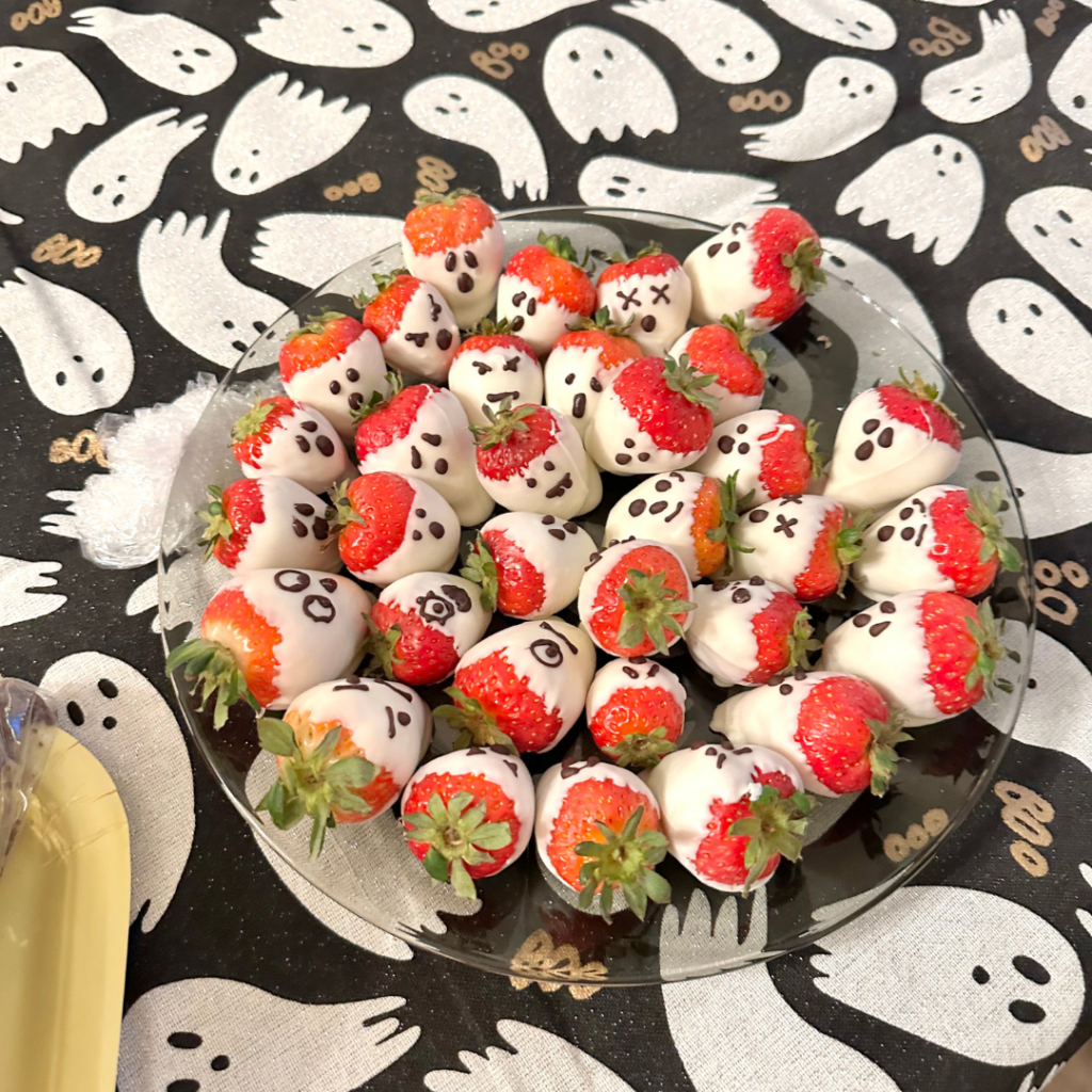 how do you host a killer halloween party?, how to decorate for a halloween party