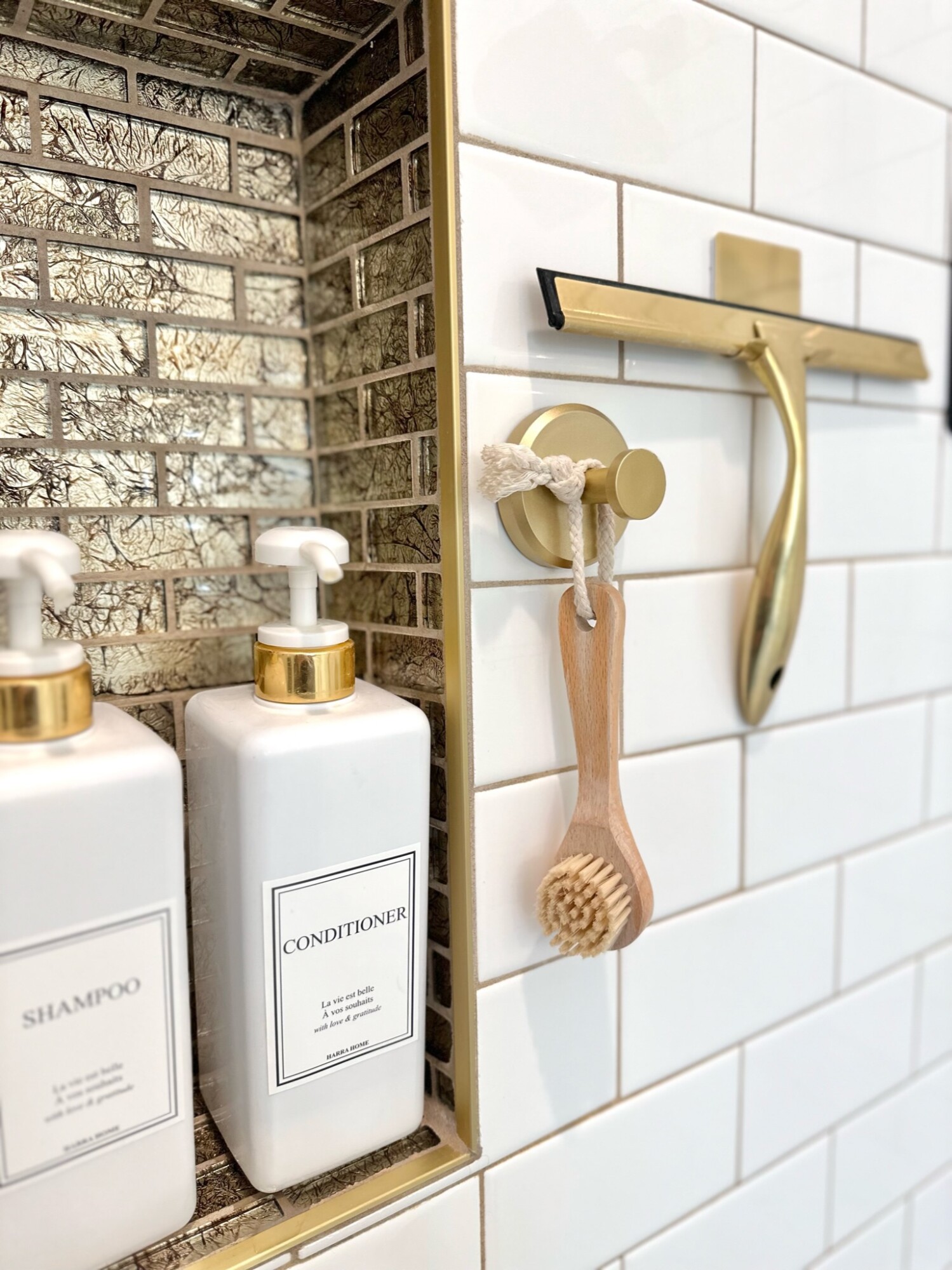 Amazon Bathroom Gadget - Everything Envy
