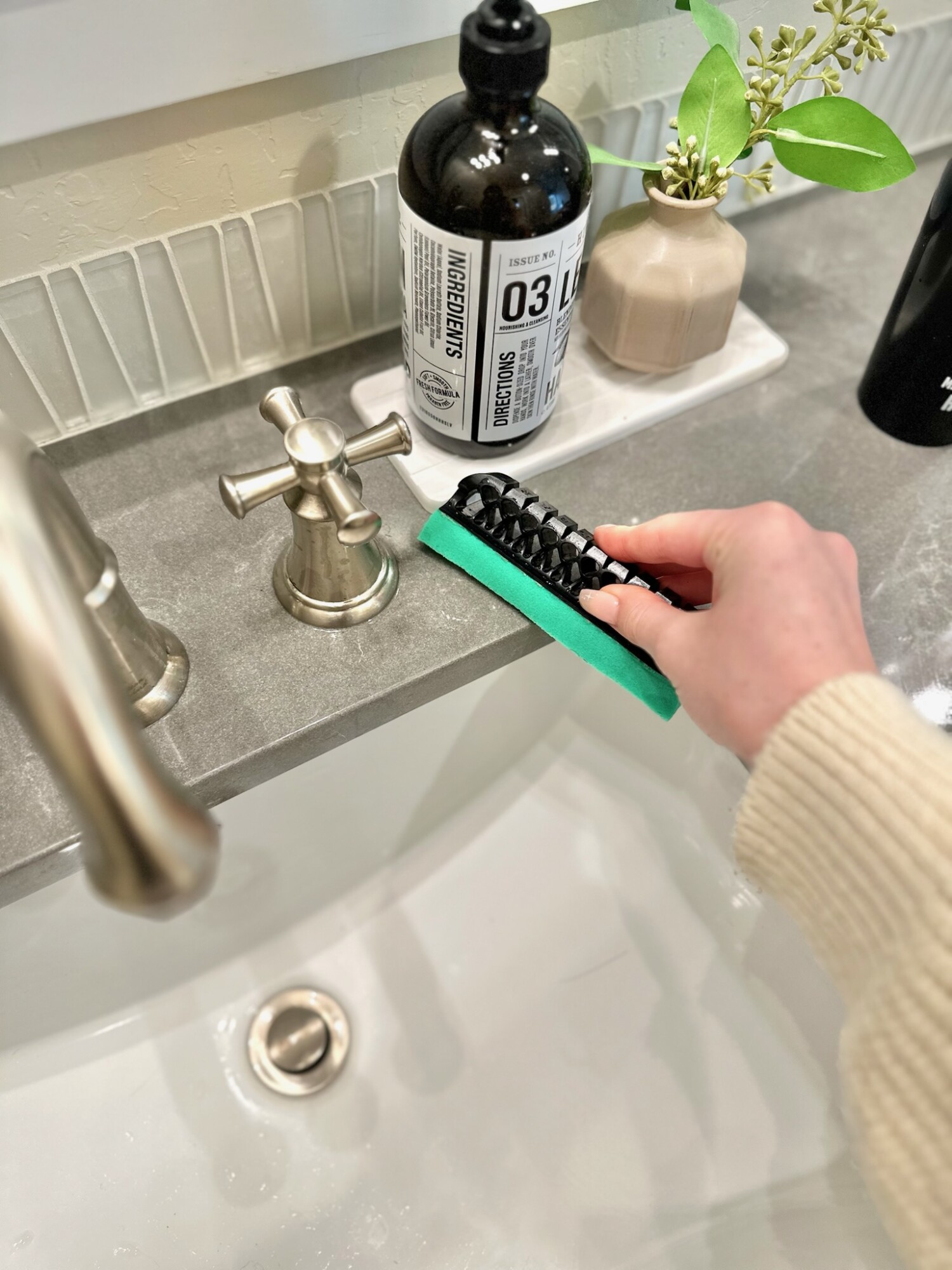 Amazon Bathroom Gadget - Everything Envy