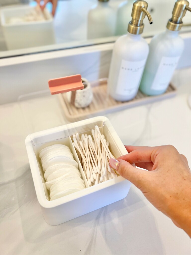 how to organize your bathroom sink, how to organize your bathroom counter