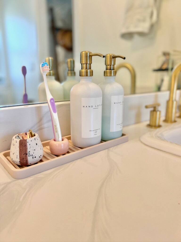 how to organize your bathroom sink, how to organize your bathroom counter