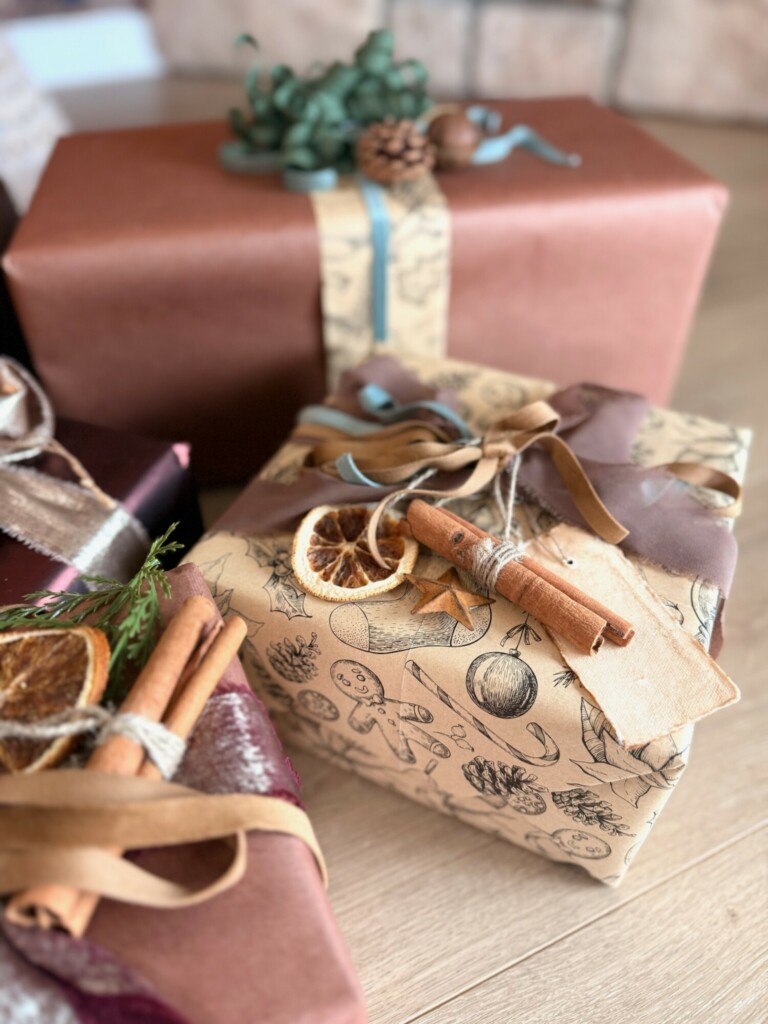 how to make a gift look nice, unique gift wrapping paper