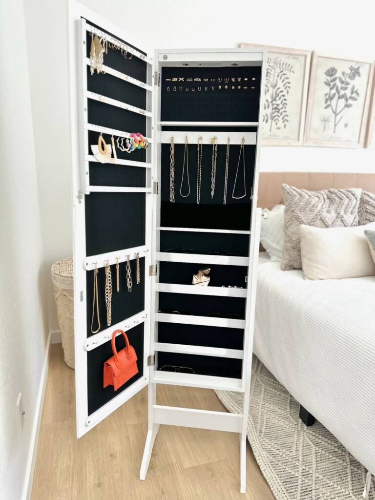 organizing jewelry and accessories